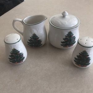Christmas Cream/Sugar/Salt n Pepper Set